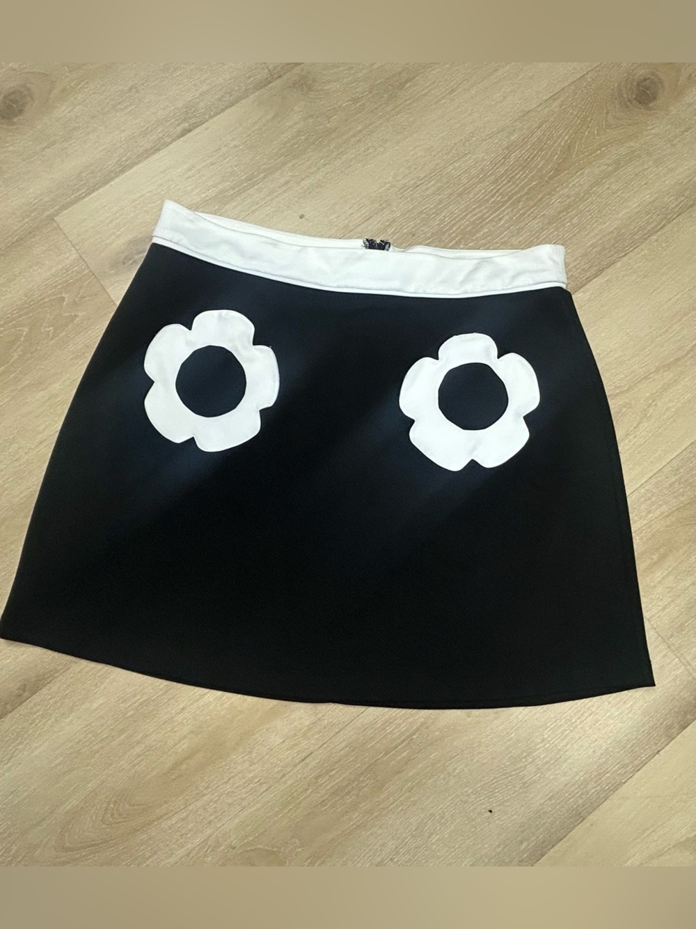 Smak Parlour 60’s retro Black and White Mini Skirt with floral pockets 2X